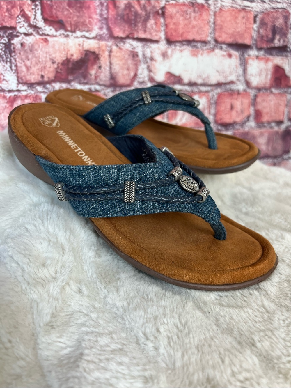 Minnetonka Silverthorne 360 Blue Denim Embellished Sandals Size 8M